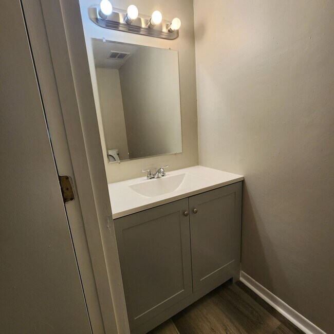 Building Photo - NEW PRICE! NEW UPDATES, YOU CANNOT BEAT THIS ONE!