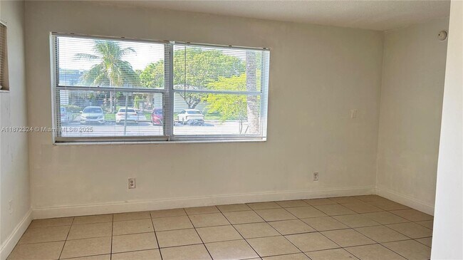 Building Photo - 2121 NE 168th St