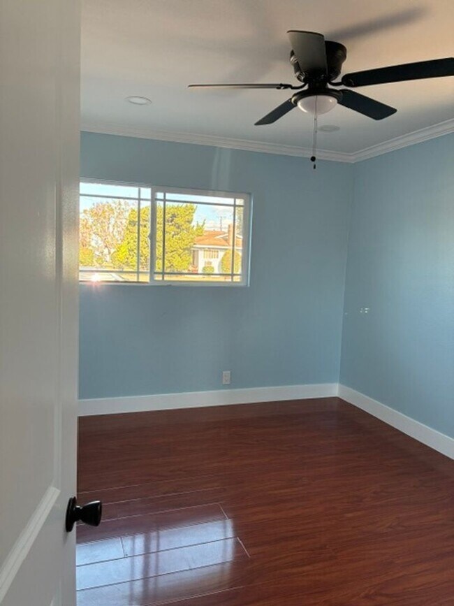 Building Photo - 5 Bedroom 4 Bath House in Garden Grove