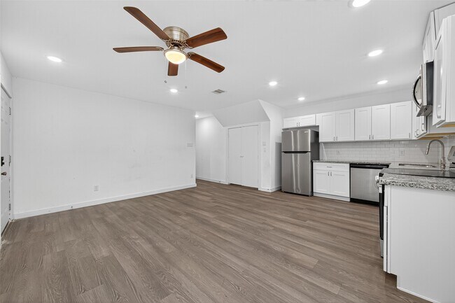 Building Photo - 9405 Madera Rd