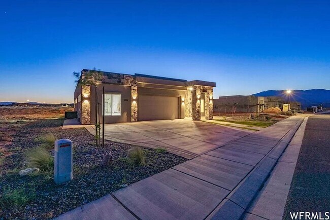 Building Photo - PETS ALLOWED!  Spacious & Modern 3-Bedroom Home for Rent Near Sand Hollow Reservoir