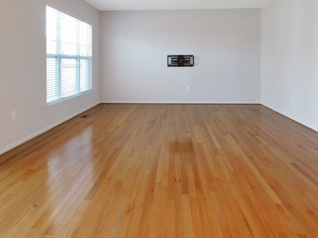 Building Photo - 23363 Marview Ct