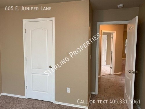 Building Photo - 605 E Juniper Ln