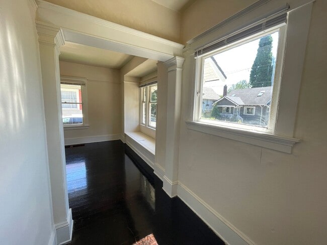 Building Photo - Central NE House with Basement, Hardwood F...