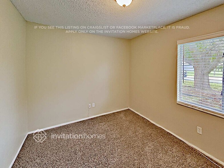 Building Photo - 105 Lake Ada Cir