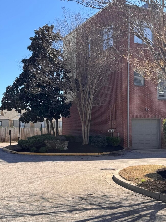 Building Photo - 620 Tennessee St