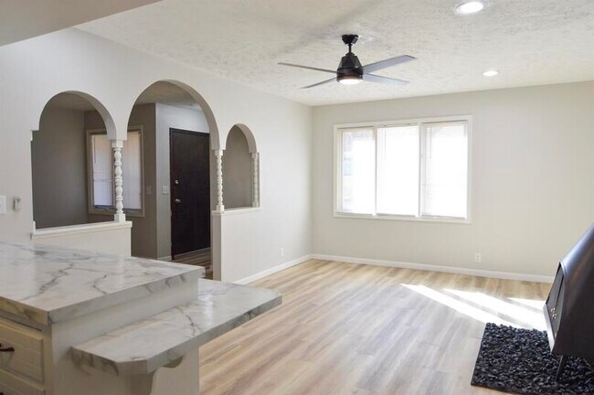 Building Photo - 6505 S 46th St
