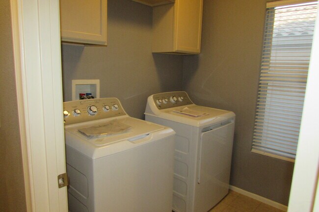 Building Photo - *$500 OFF 1ST MONTHS RENT. MUST MOVE IN BY...