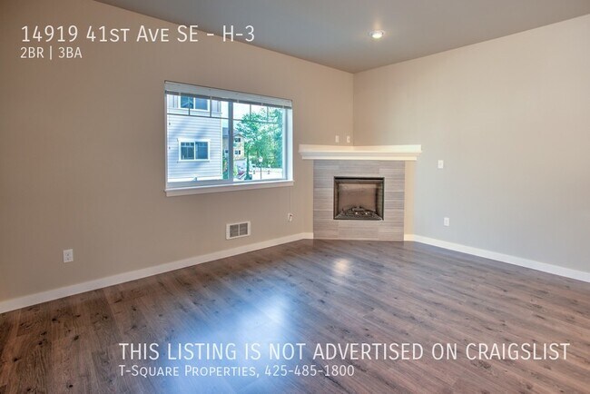 Building Photo - Double Master Bedrooms and a HUGE Bonus Ro...