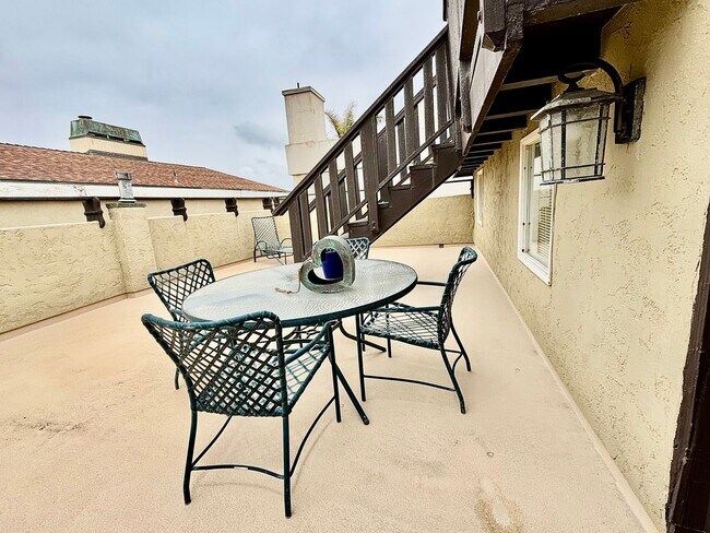 Building Photo - 113 Los Robles St