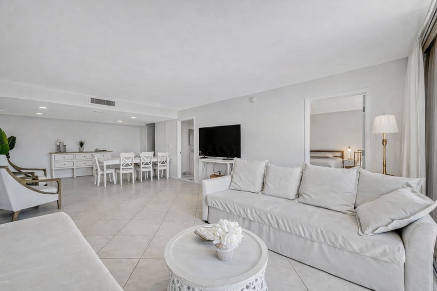 Building Photo - 5600 N Flagler Dr