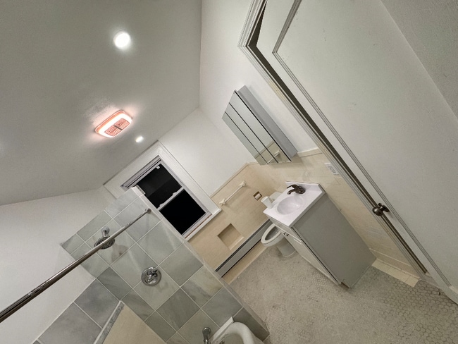 Building Photo - 630 Jefferson Ave