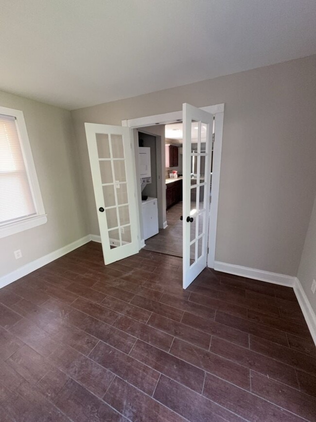Building Photo - Charming 3 Bed, 2 Bath Ranch-Style Colonia...