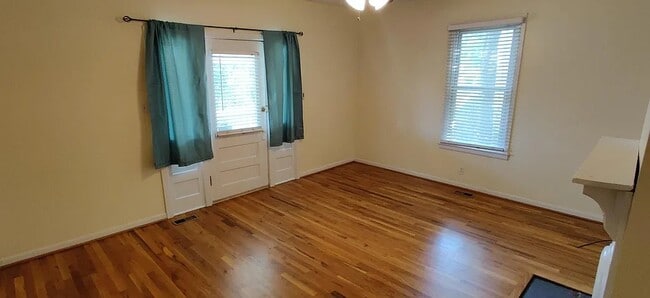 Building Photo - 3919 Dakota Ave