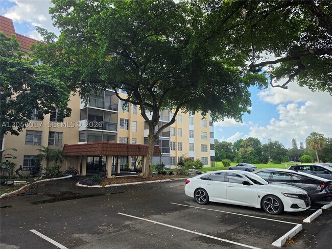 Building Photo - 4158 Inverrary Dr