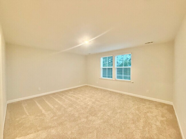 Building Photo - 443 White Oak Gdn Wy