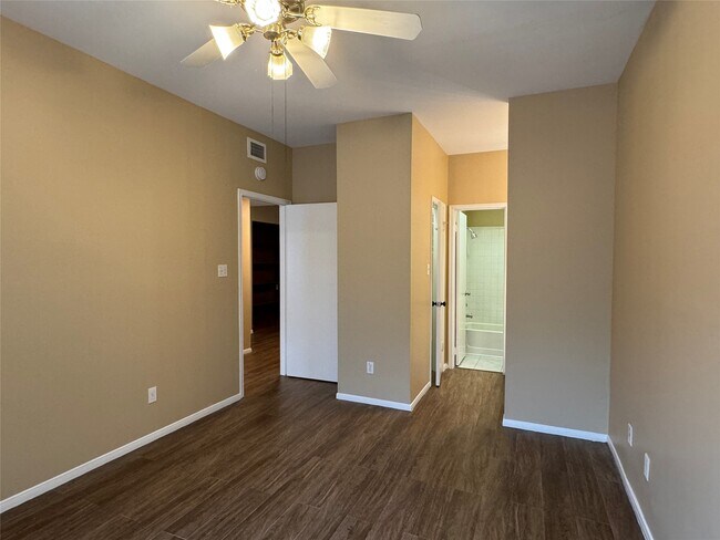 Building Photo - 6500 Harbor Town Dr