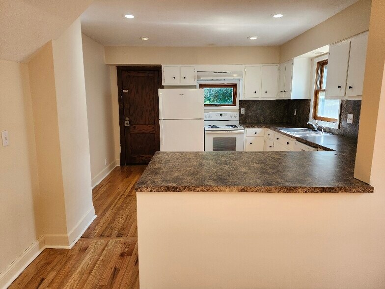 Building Photo - 3117 S 60th St