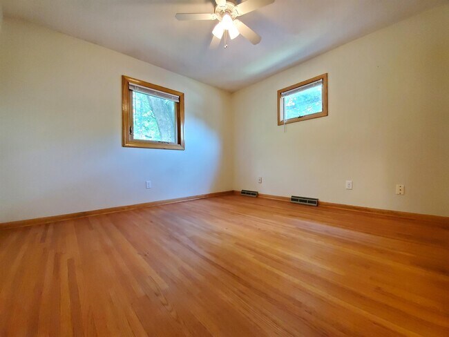 Building Photo - 4023 5th Pl NW