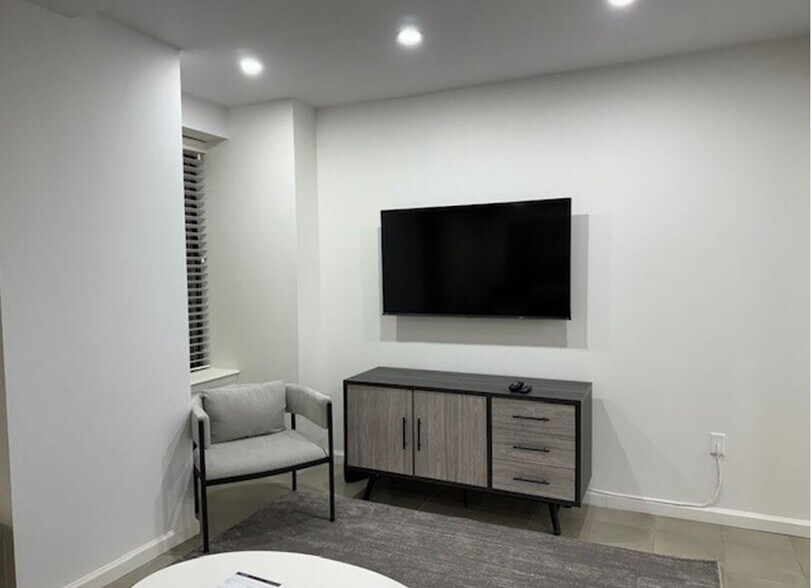 Building Photo - 754 9th Ave