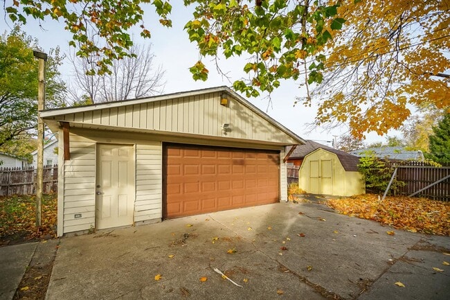 Building Photo - 409 E Melbourne Ave