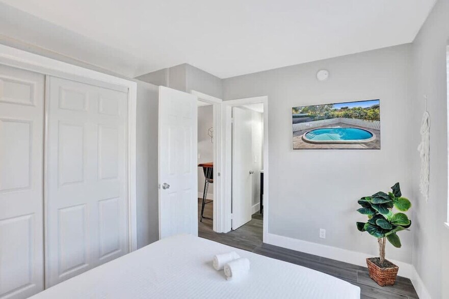 Building Photo - 50 Davie Blvd