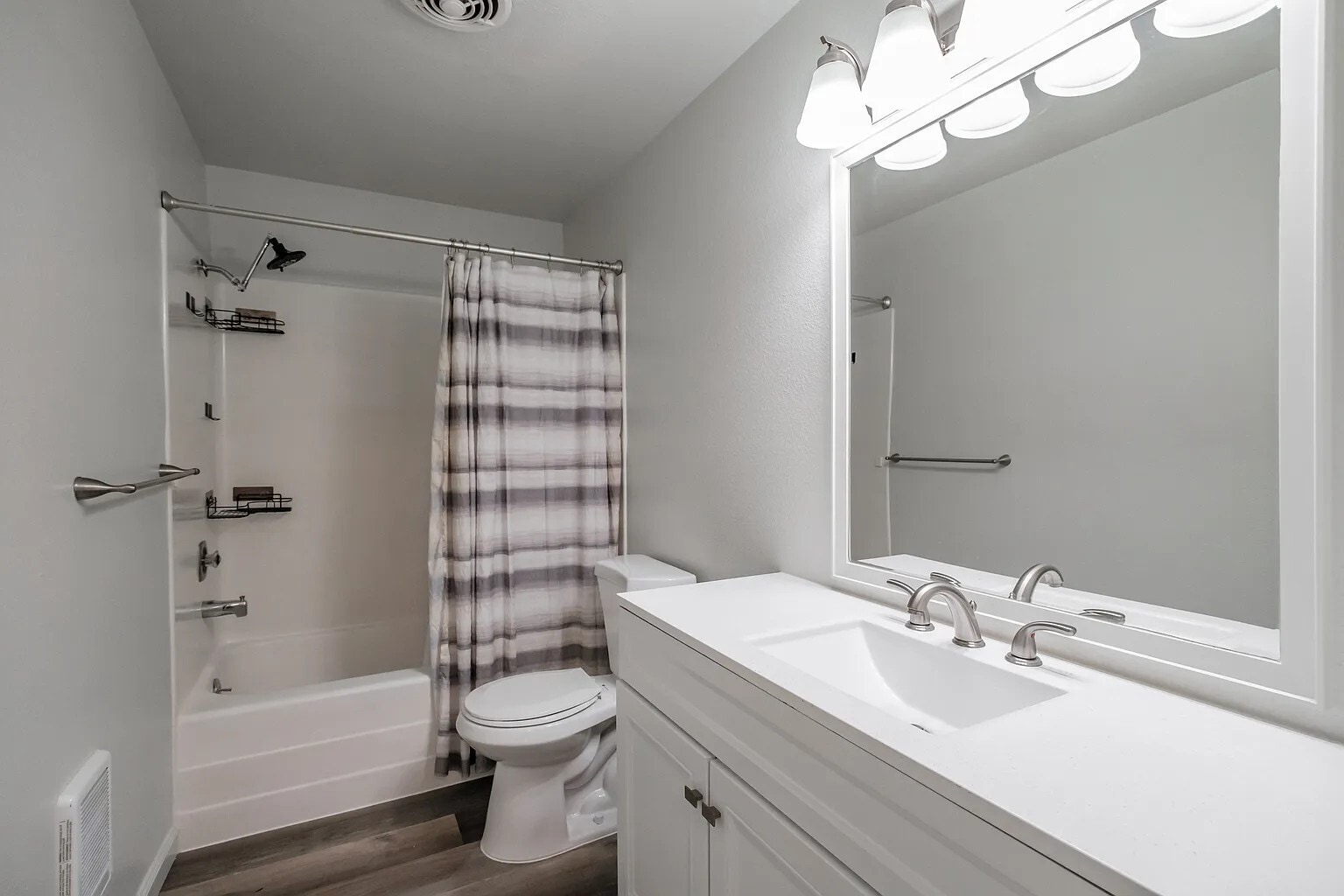 Building Photo - 3609 White Oak Ct NE