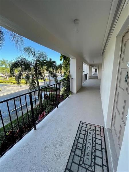Building Photo - 3100 N Palm Aire Dr
