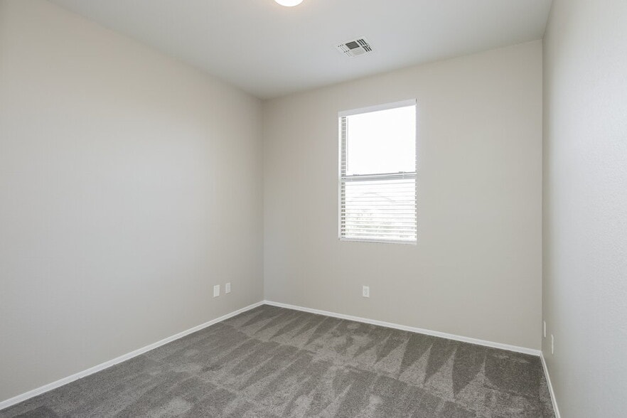 Building Photo - 1303 S Mansard