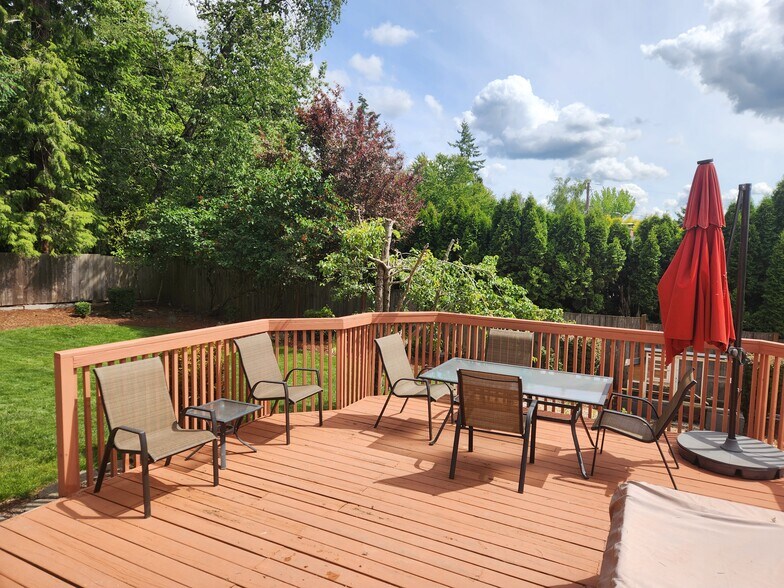 Building Photo - 6050 SW Taylors Ferry Rd