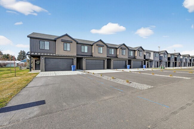 Building Photo - Beautiful 3 Bed, 2.5 Bath Townhome in Ashton