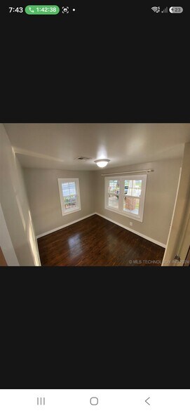 Building Photo - 2427 S Olympia Ave
