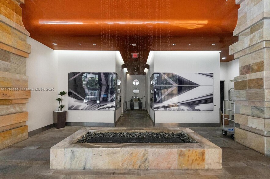 Building Photo - 500 Brickell Ave