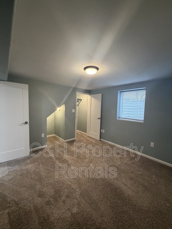 Building Photo - 915 Avenue F