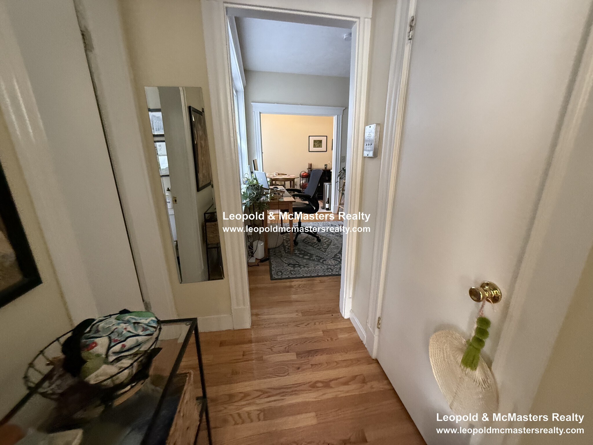 Building Photo - 164 Kelton St