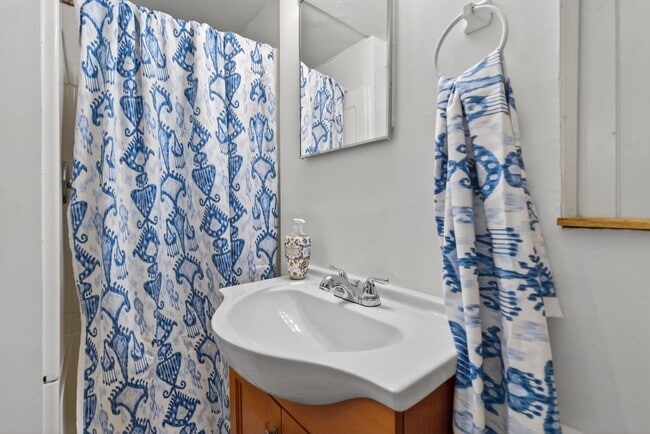 Building Photo - 624 22nd St S