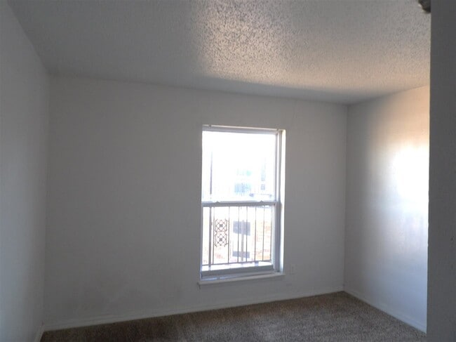 Building Photo - 2107 NW 38th St