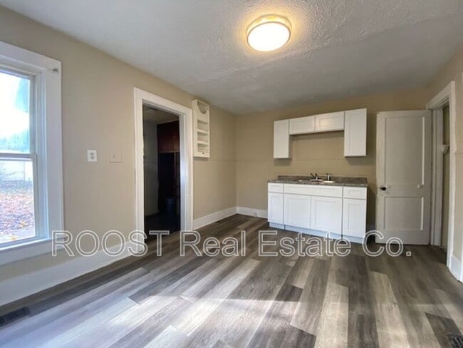 Building Photo - 1725/1727 W High St.