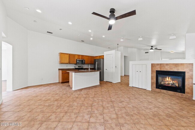 Building Photo - 17534 W Coyote Trail Dr