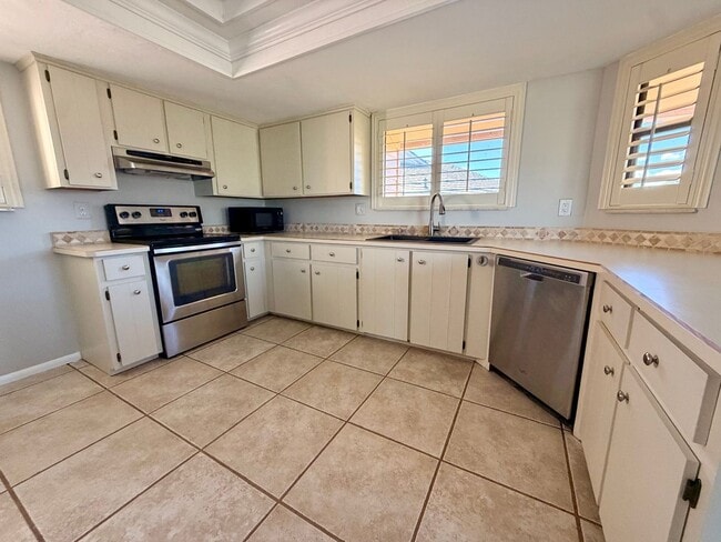 Building Photo - Light-Filled 2BR Condo in Gated Pelican Bay Near Golf, Beach & I-95