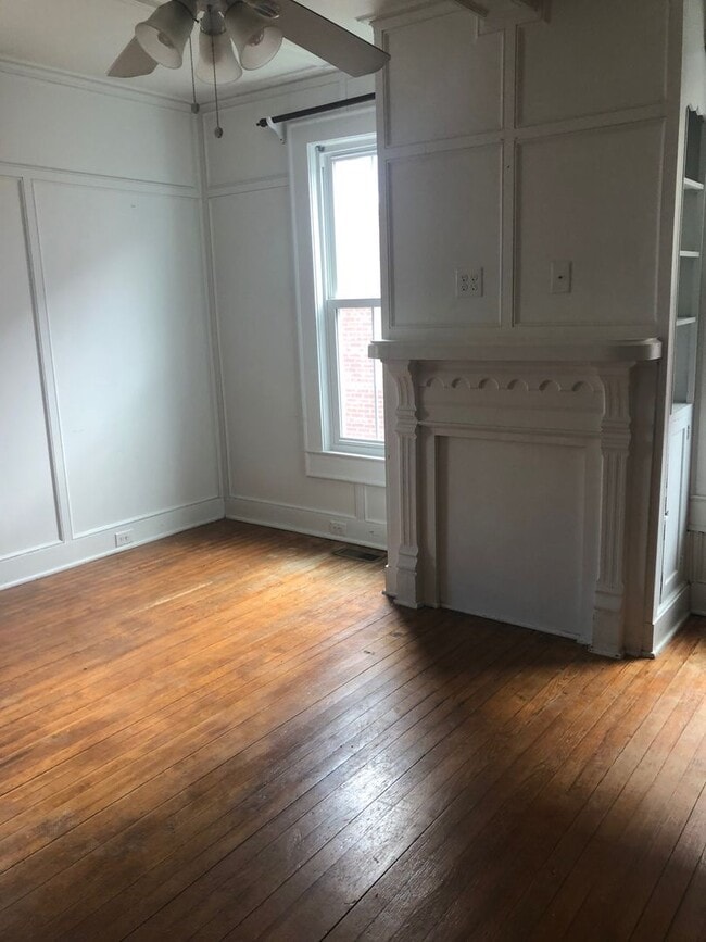 Building Photo - 205 Sir Walter Raleigh St