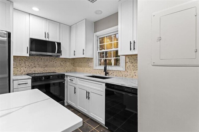 Building Photo - 1777 Twin Brooks Dr SE