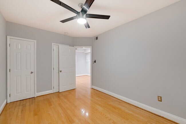 Building Photo - Updated Brentwood 2BR/1BA Condo with Bright, Open Living