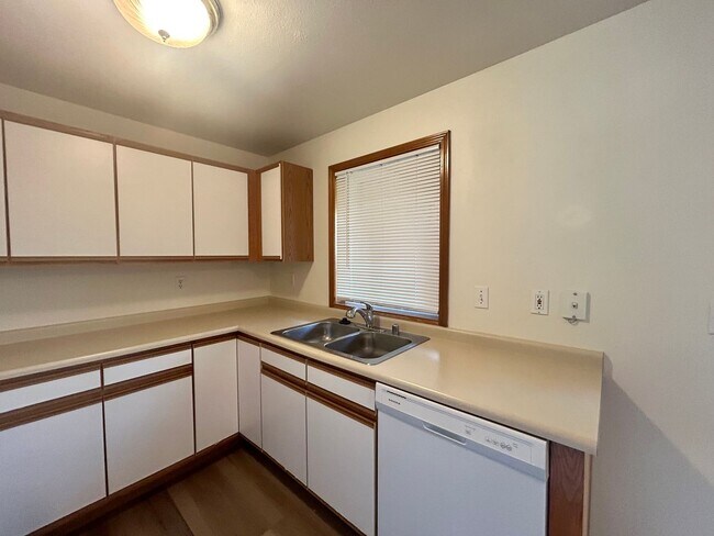 Building Photo - 4241 Wintergreen Ln