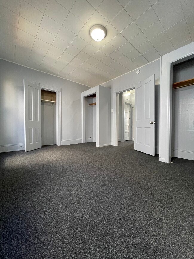 Building Photo - 404 Scammel St