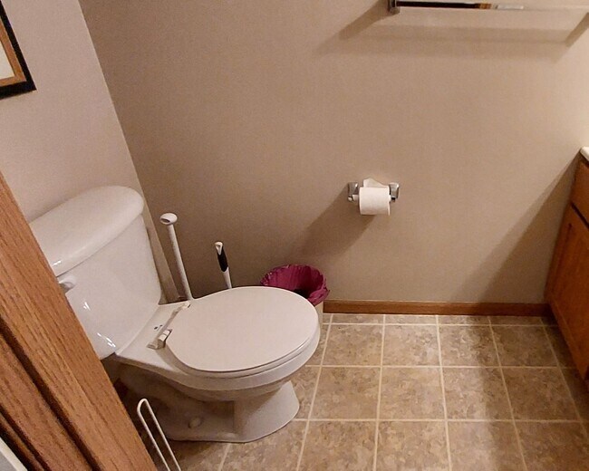 Building Photo - Nice 3 Bedroom 1.5 Bathroom Townhome in Hu...