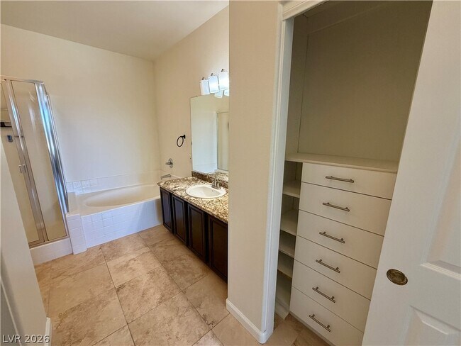 Building Photo - 704 Peachy Canyon Cir