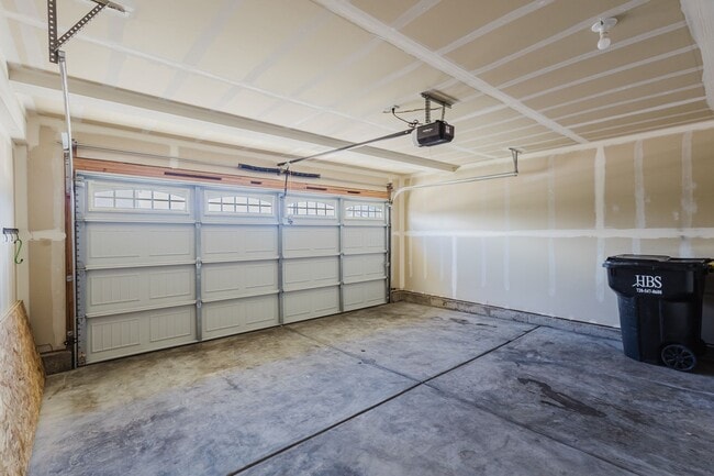 Building Photo - Beautiful 3-Bedroom Home in Ventana | Pool Community Near Fort Carson