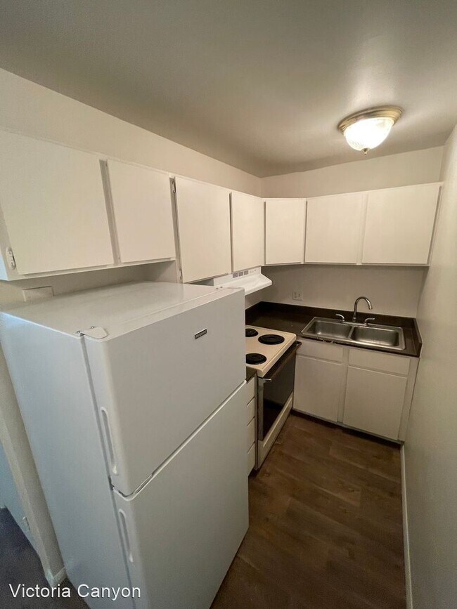 Building Photo - 1 br, 1 bath Apartment - 155 N Canyon Road...