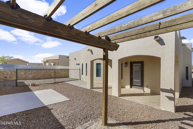 Building Photo - 14832 Sunny Land Ave